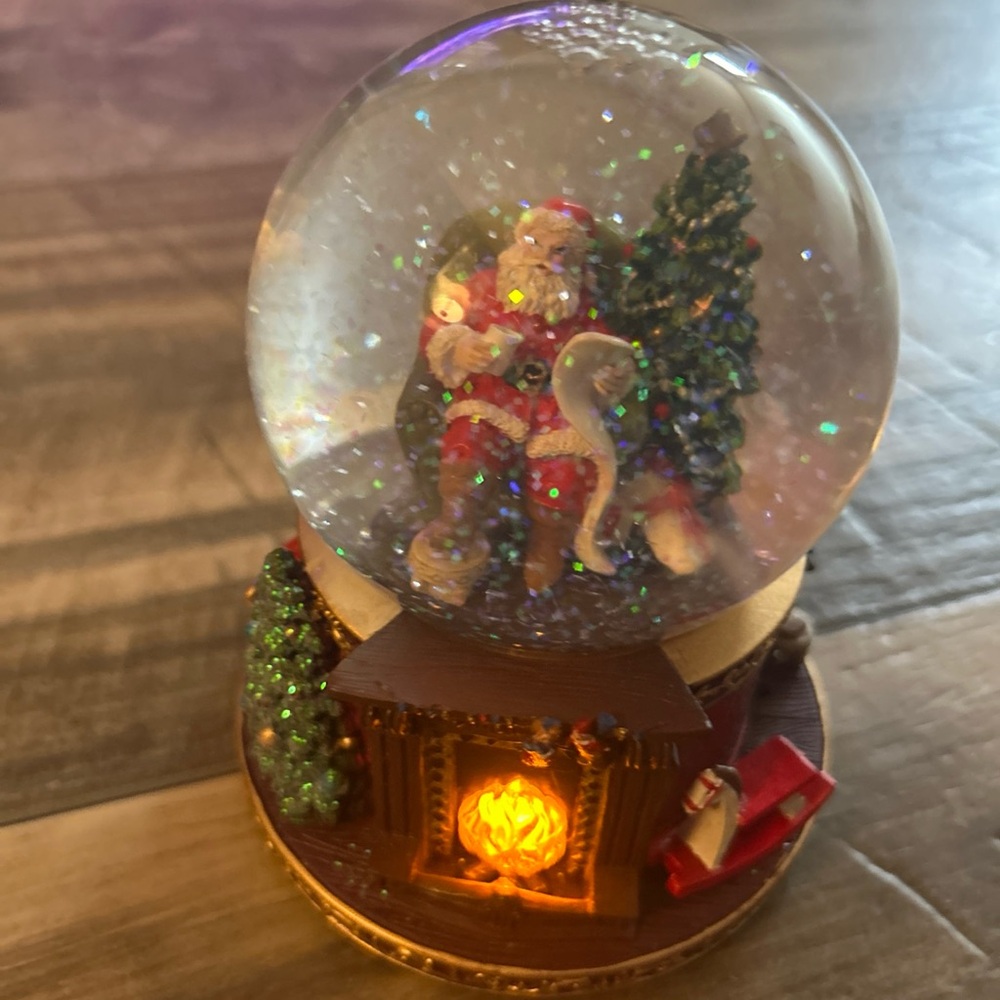 Roman Santa Snow Globe with Fireplace and Christmas Tree sings o Christmas tree